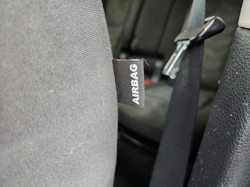 Used 2016 Nissan Rogue SV image 39