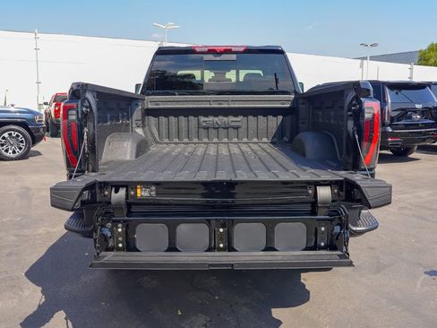 New 2026 GMC Sierra 2500 AT4 w/ AT4 Premium Plus Package AWD/4WD image 9