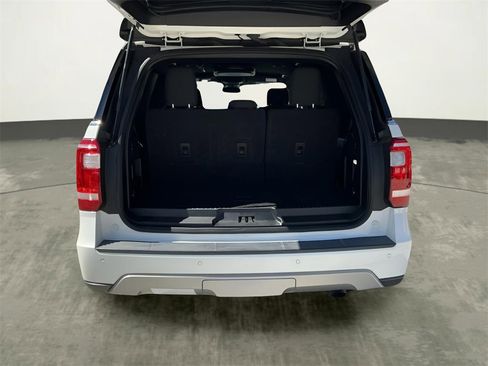 Used 2020 Ford Expedition XLT image 22