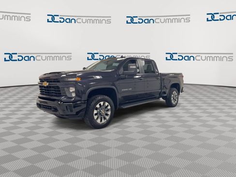 Used 2024 Chevrolet Silverado 2500 Custom w/ Custom Value Package AWD/4WD image 4