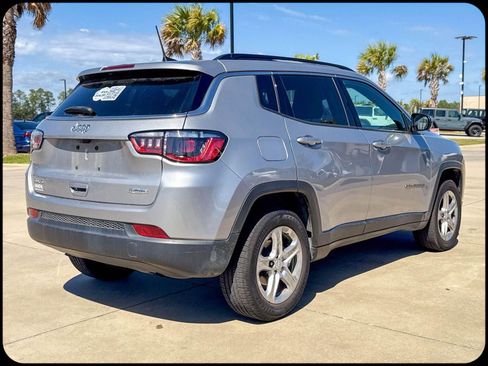 Used 2023 Jeep Compass Latitude w/ Convenience Group image 6