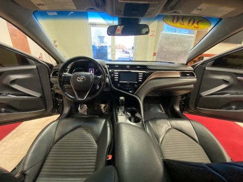 Used 2020 Toyota Camry SE image 19