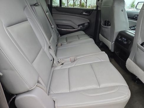 Used 2016 Chevrolet Suburban LT RWD image 18