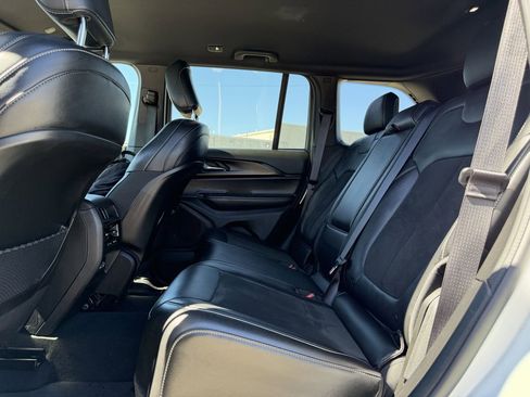 Used 2025 Jeep Grand Cherokee Altitude image 29