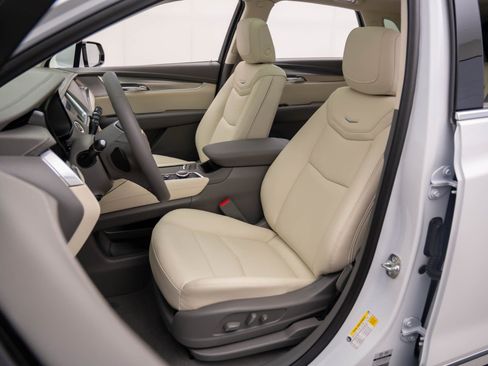 New 2025 Cadillac XT5 Premium Luxury image 10