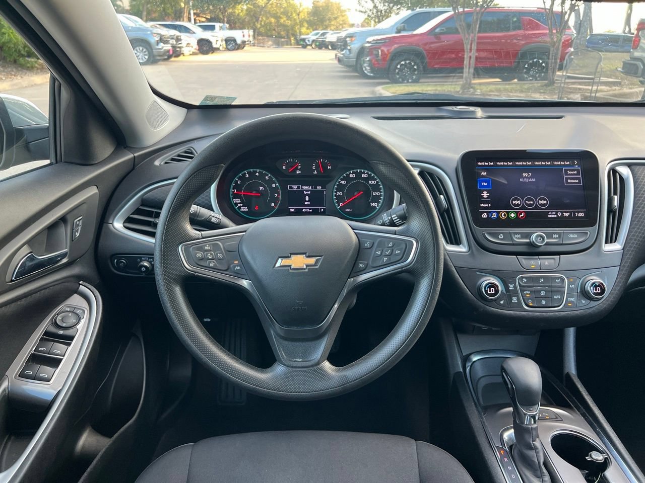 Used 2025 Chevrolet Malibu LT FWD image 15