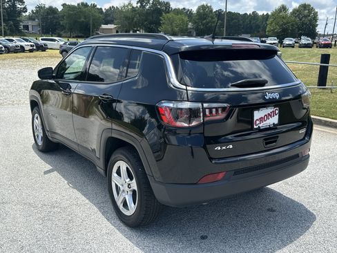 Used 2024 Jeep Compass Latitude AWD/4WD image 7