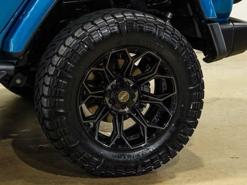 Used 2024 Jeep Wrangler Unlimited w/ Convenience Group AWD/4WD image 43