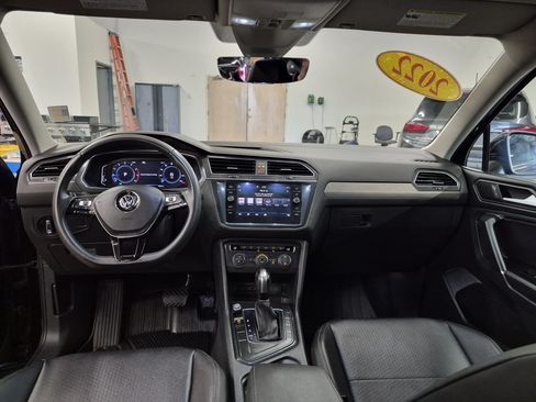 Used 2020 Volkswagen Tiguan SEL FWD image 20