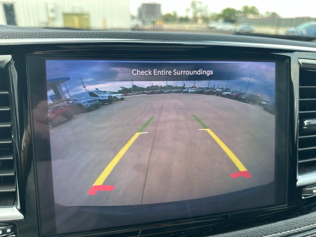 Used 2025 Chrysler Pacifica Limited FWD image 16