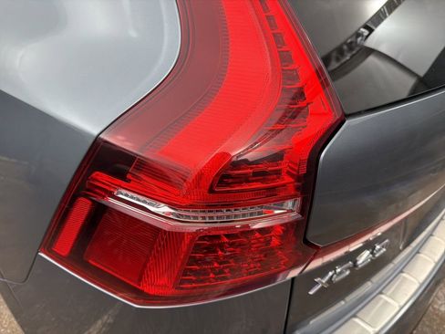 Used 2020 Volvo XC60 T6 Momentum image 21