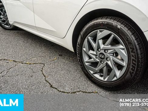 Used 2024 Hyundai Elantra SEL FWD image 15