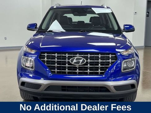 Certified 2023 Hyundai Venue Limited w/ Cargo Package FWD image 2