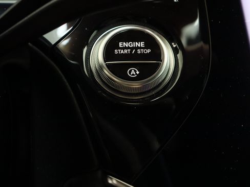 Used 2025 Mercedes-Benz E 350 Sedan image 18