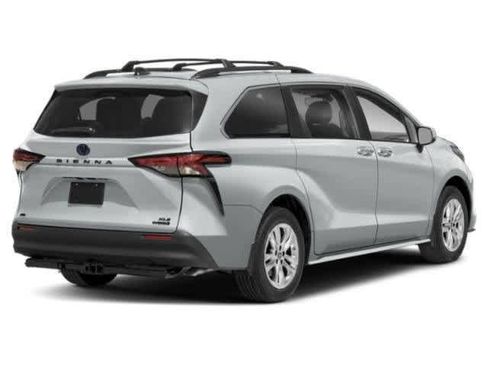 Used 2024 Toyota Sienna XLE Woodland Edition image 2