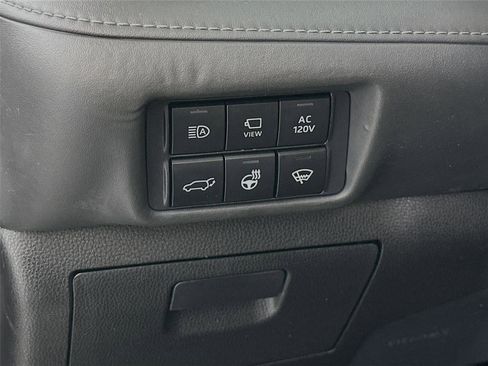 Certified 2021 Toyota Highlander Limited image 10