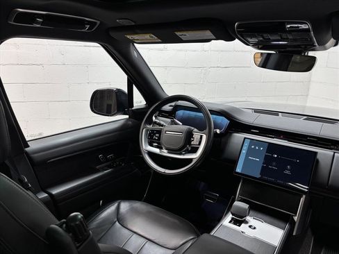 Used 2025 Land Rover Range Rover SE image 33