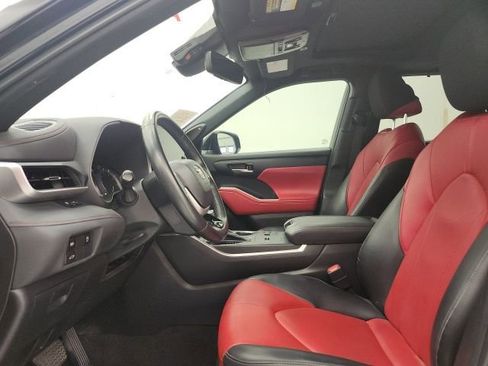 Used 2023 Toyota Highlander XSE image 16
