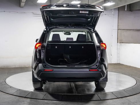Used 2022 Toyota RAV4 XLE w/ Convenience Package FWD image 27