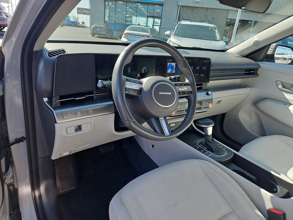 Used 2025 Hyundai Kona SEL FWD image 21