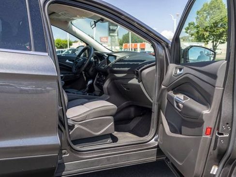Used 2019 Ford Escape SE FWD image 24