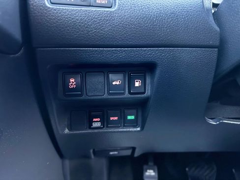 Used 2018 Nissan Rogue SV image 31