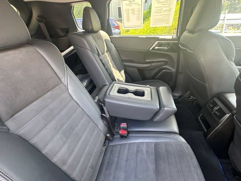 Used 2024 Mitsubishi Outlander 4WD Plug-In Hybrid image 25
