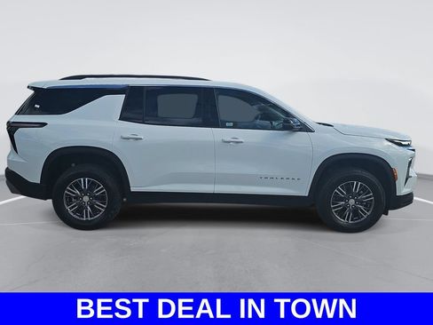 New 2026 Chevrolet Traverse LT w/ Sun and Wheel Package FWD image 2