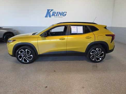 Used 2024 Chevrolet Trax RS w/ Driver Confidence Package FWD image 2