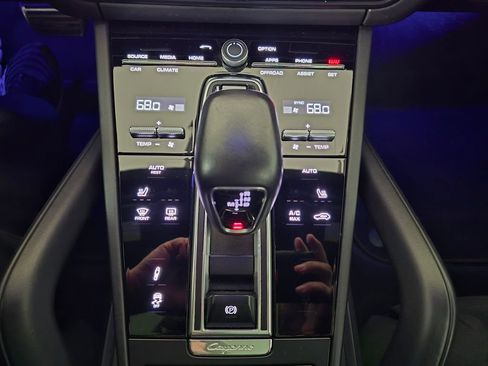 Used 2021 Porsche Cayenne GTS w/ Premium Package image 27