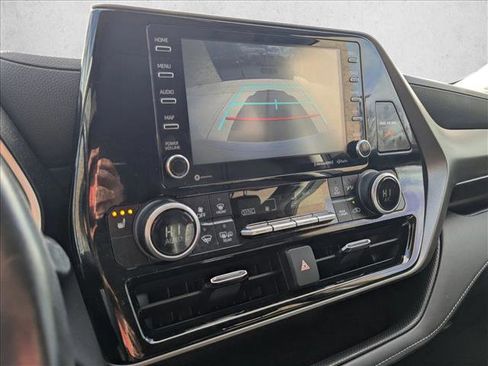 Used 2021 Toyota Highlander XLE image 14
