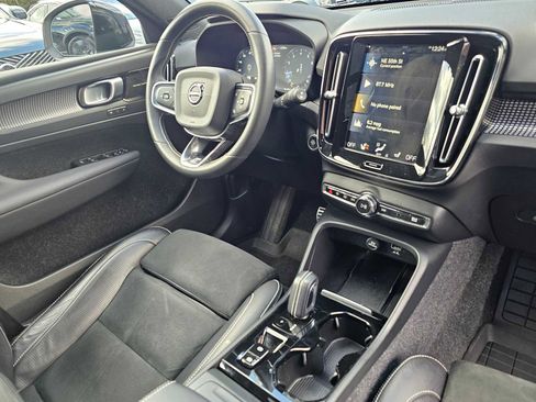 Used 2020 Volvo XC40 T5 R-Design w/ Protection Package image 11