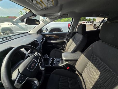 Used 2021 GMC Terrain SLE w/ Driver Convenience Package FWD image 4