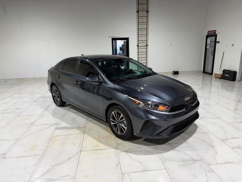 Used 2024 Kia Forte LXS FWD image 3