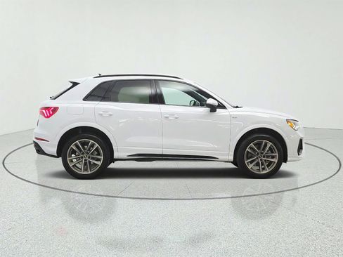 Used 2025 Audi Q3 2.0T Premium w/ Convenience Package AWD/4WD image 4