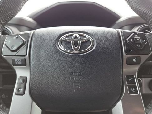 Used 2018 Toyota Tacoma SR5 AWD/4WD image 22
