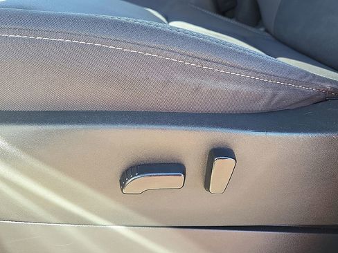 Used 2022 Nissan Frontier SV image 18