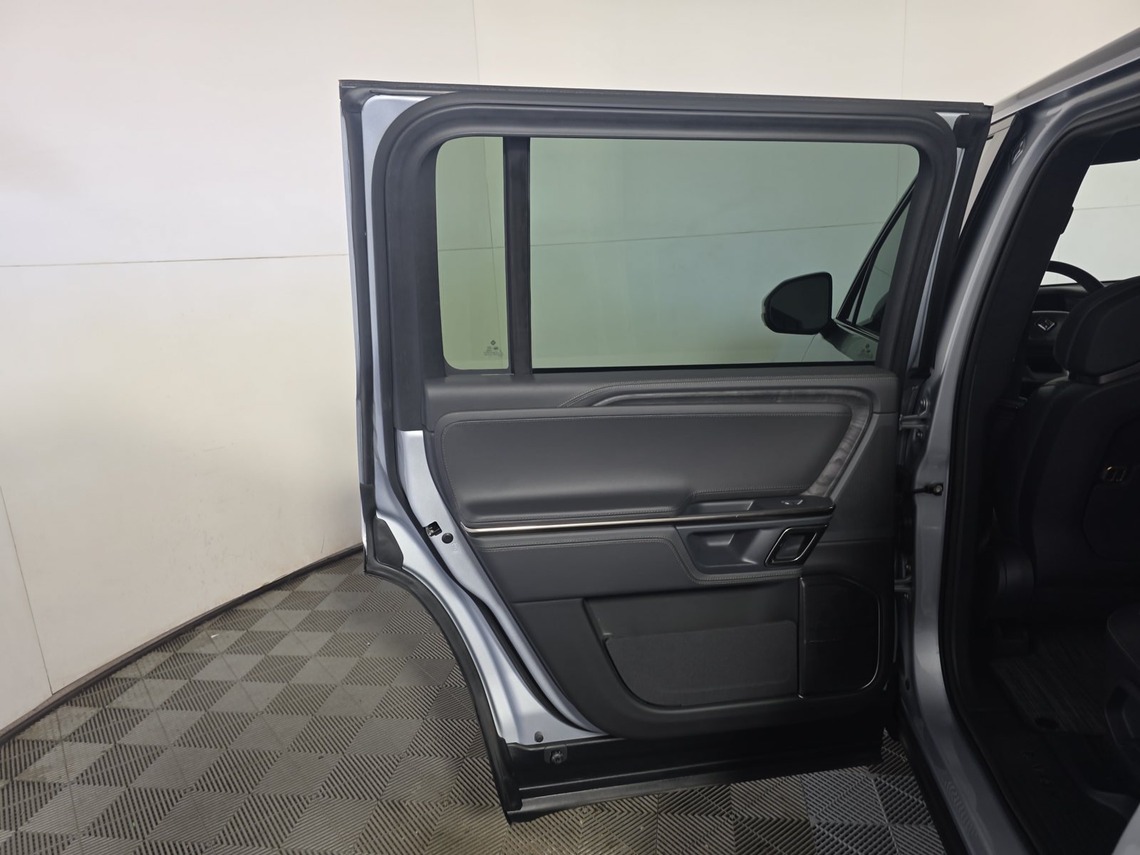 Used 2022 Rivian R1S Launch Edition Quad AWD/4WD image 15