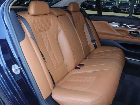 Used 2017 BMW 750i xDrive image 41