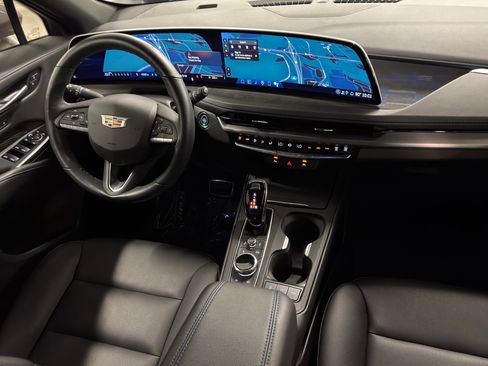 Certified 2025 Cadillac XT4 Sport FWD image 14