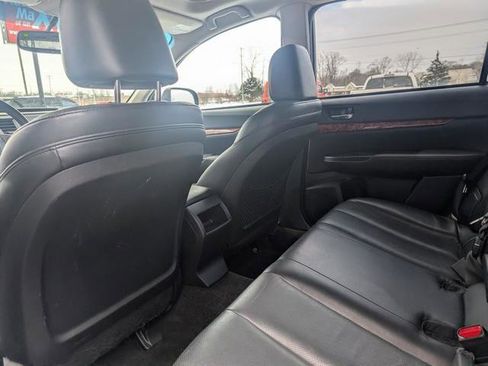 Used 2011 Subaru Outback 2.5i Limited image 16