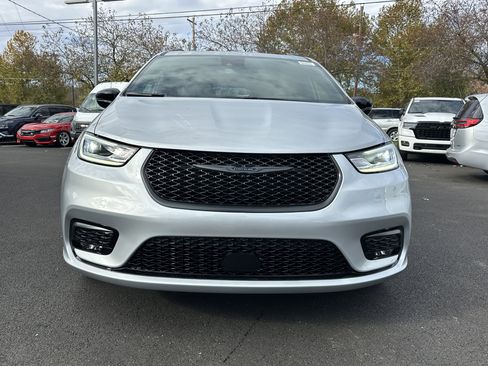 New 2026 Chrysler Pacifica Limited image 22