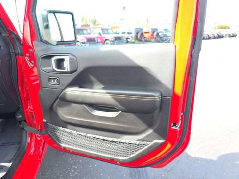 Used 2025 Jeep Wrangler Unlimited Sahara w/ Safety Group AWD/4WD image 51