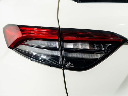 Used 2023 Maserati Levante GT AWD/4WD image 11
