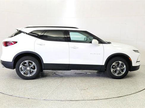 Used 2024 Chevrolet Blazer LT w/ Convenience Package FWD image 8