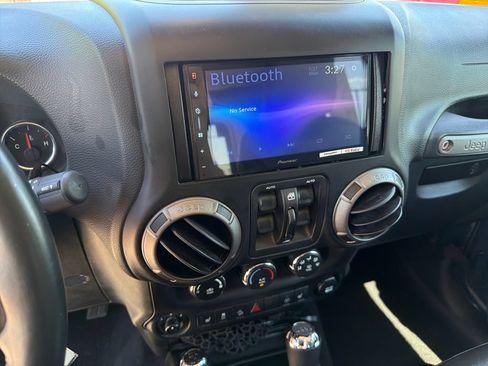 Used 2017 Jeep Wrangler Unlimited Sport w/ Quick Order Package 24S AWD/4WD image 26
