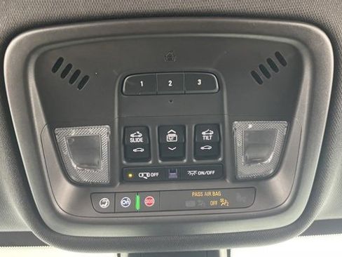 Used 2023 Chevrolet Traverse Premier image 43