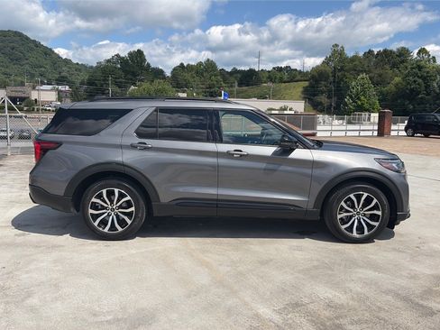 Certified 2025 Ford Explorer ST-Line RWD image 2