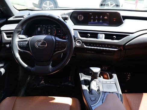 Used 2019 Lexus UX 200 image 39