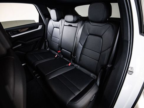 Certified 2026 Porsche Cayenne AWD/4WD image 24